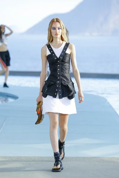 Look 38